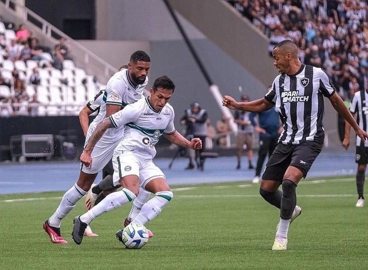 Botafogo goleia Coritiba e vence a primeira sob comando de Bruno Lage