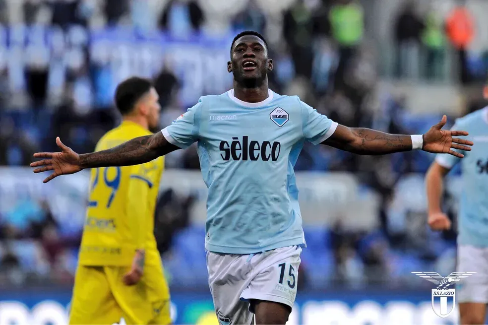 Botafogo chega a acordo com Bastos, e contratação depende de visto de trabalho