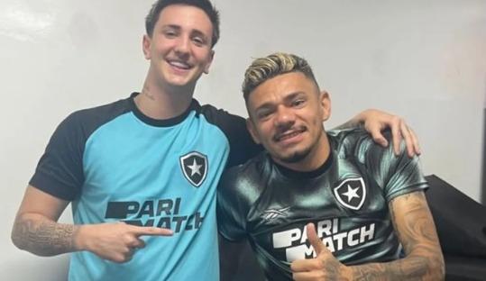Tiquinho Soares, do Botafogo, inicia fisioterapia após lesão no joelho esquerdo