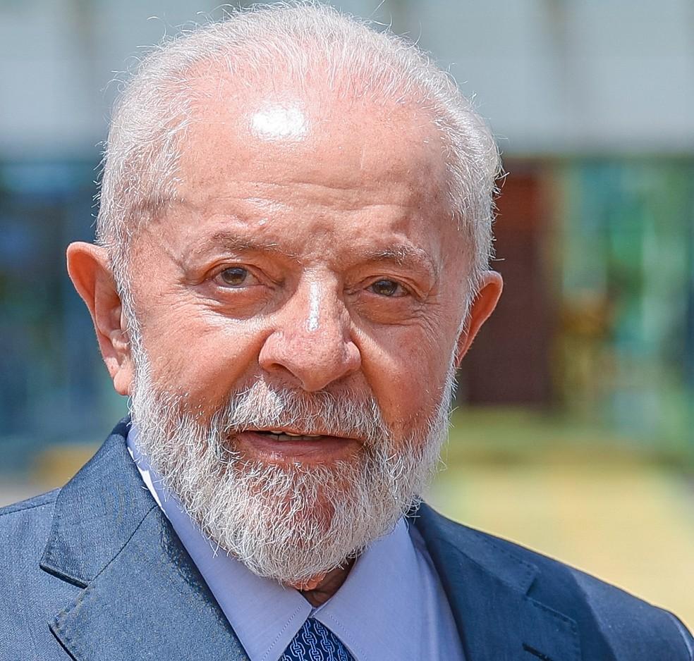Pedido de Impeachment de Presidente Lula chega a 127 assinaturas