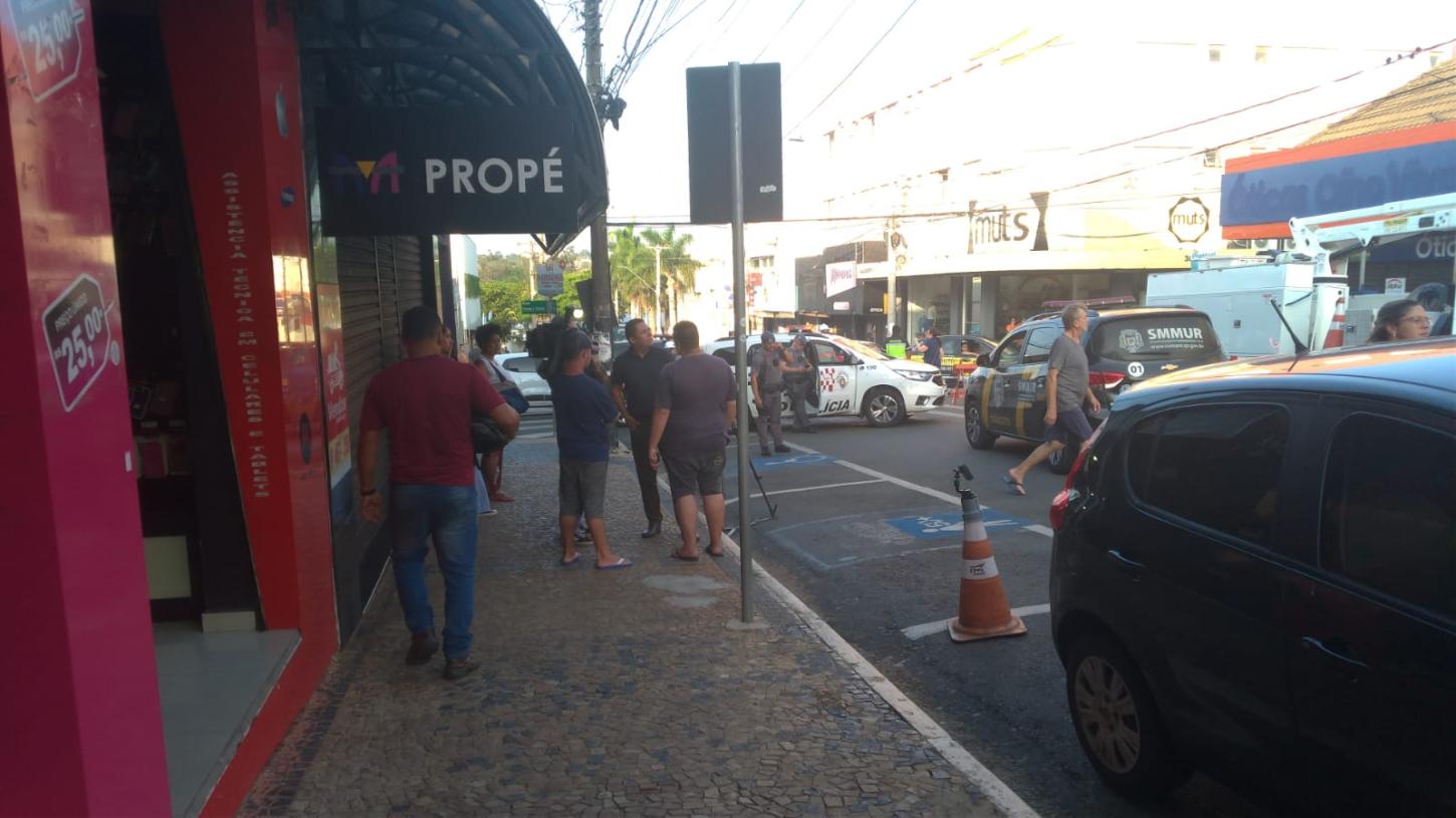 Acidente de trabalho para trânsito na Avenida 7 de Setembro