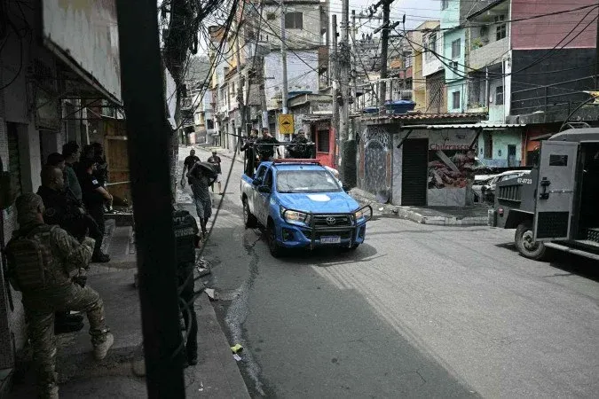 Megaoperação no Alemão e na Penha deixa 64 mortos e mais de 80 presos no Rio