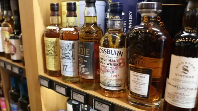 Metanol: substância tóxica em bebidas adulteradas preocupa autoridades de saúde