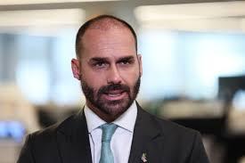 Em ato de perseguição política Moraes vota para declarar Eduardo Bolsonaro réu pelo crime de coação