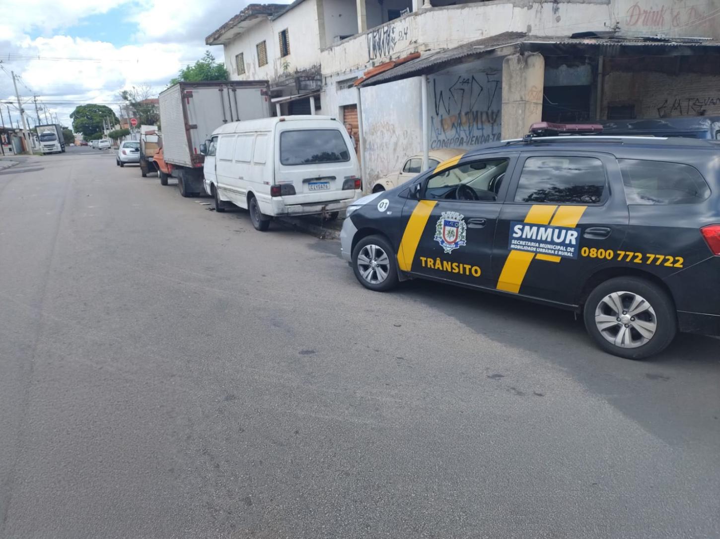 Prefeitura de Sumaré fiscaliza veículos abandonados no Jardim Denadai