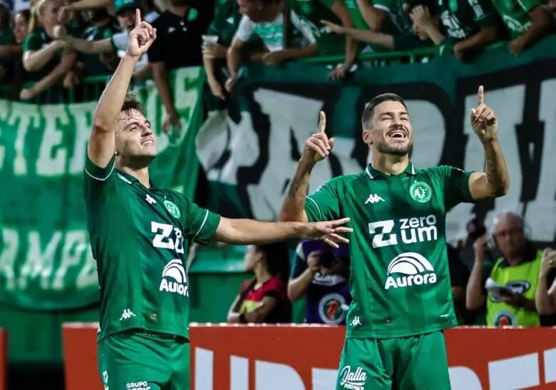 Santa Catarina em festa: Chapecoense vira sobre o Santos, faz quatro na Arena Condá e estreia o Brasileirão com autoridade