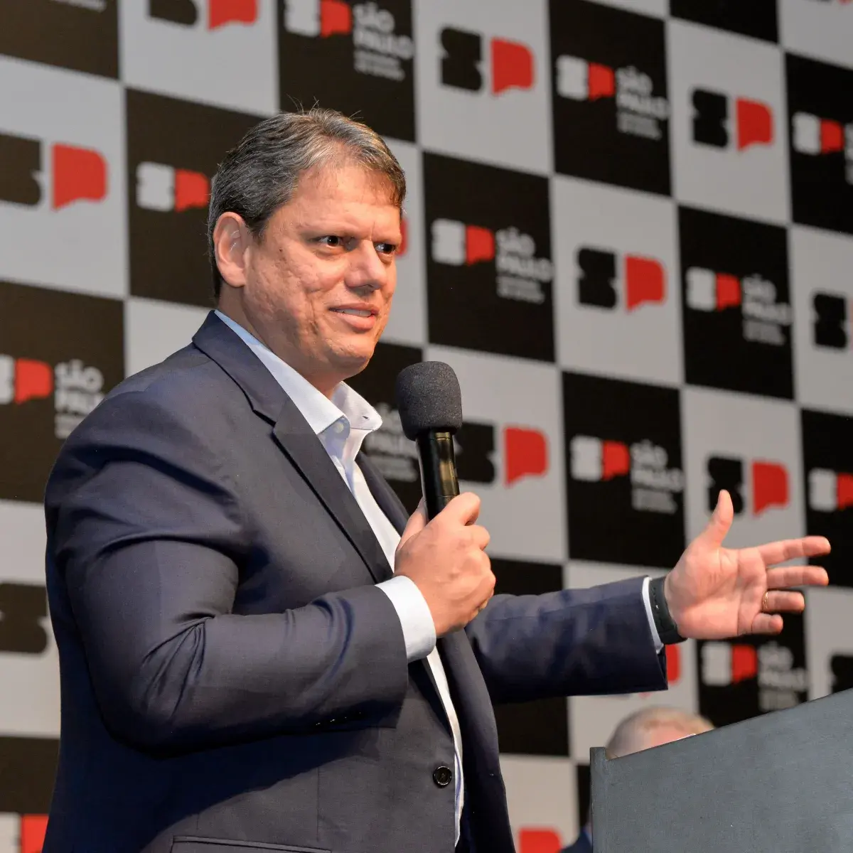 Tarcísio Gomes de Freitas: o governador que traiu a Polícia Militar de São Paulo