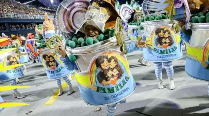 A hipocrisia não cabe em uma lata de conserva