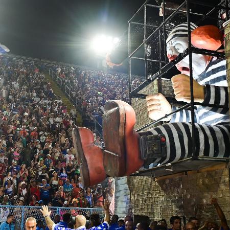 Verba pública, ataque à fé e suspeita de propaganda: desfile da Acadêmicos de Niterói explode nas redes