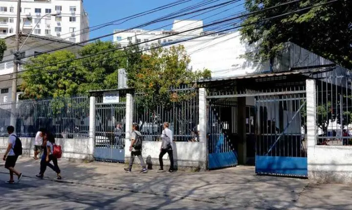 Escola técnica em Niterói viraliza nas redes por denúncias de estrutura precária